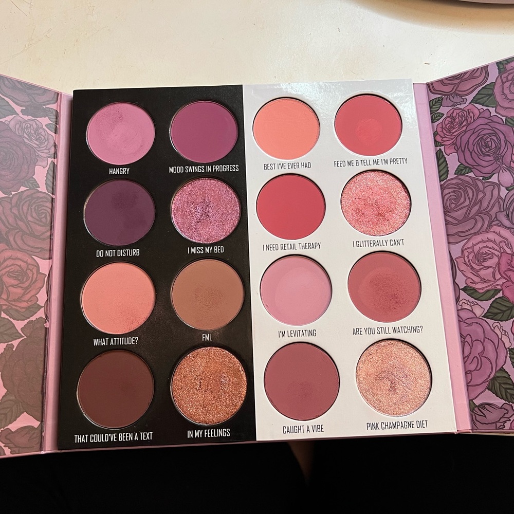Give me Glow Cosmetics eyeshadow palette